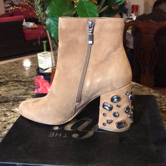 Stunning booties - Picture 4 of 7